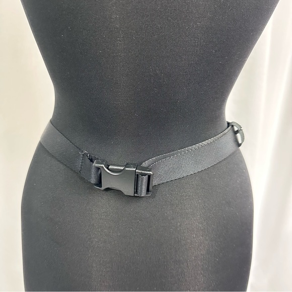 Victoria’s Secret Peloton Fanny Pack - Picture 3 of 3